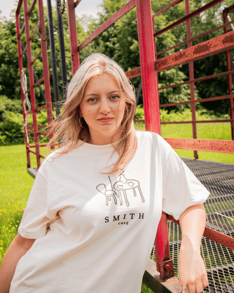 T-shirt beige table dos Smith Café x créature