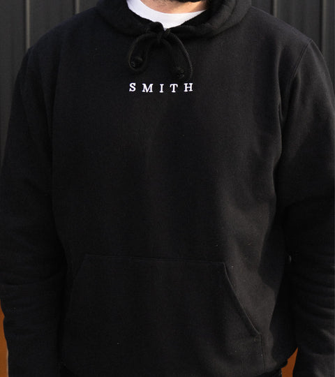 Hoodie Smith sur modèle - noir